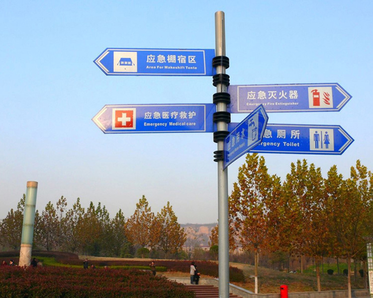 太原鑫雨杭電器給您講講，山西道路監(jiān)控桿設(shè)置的注意事項(xiàng)有什么？